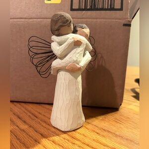 WILLOW TREE - Angel’s Embrace